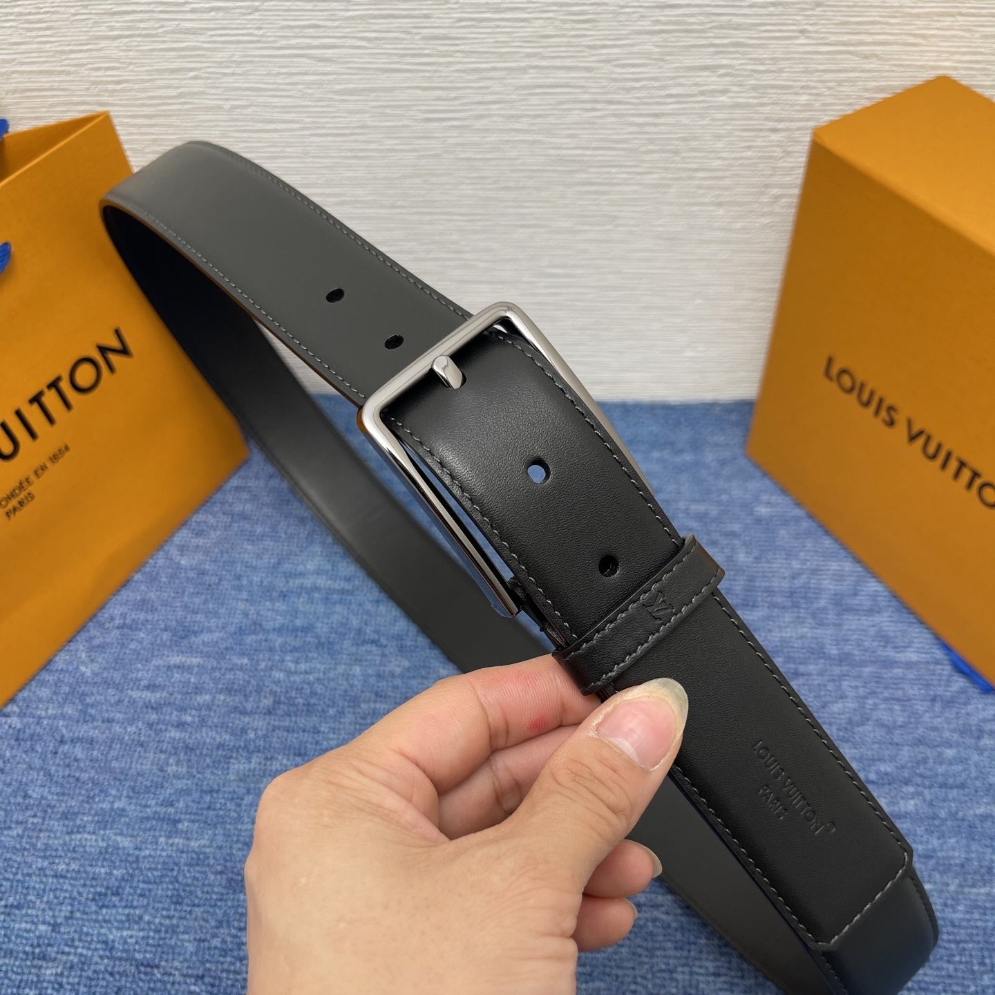 LOUIS VUITTON Leather Belt