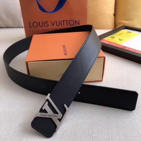LOUIS VUITTON leather belt