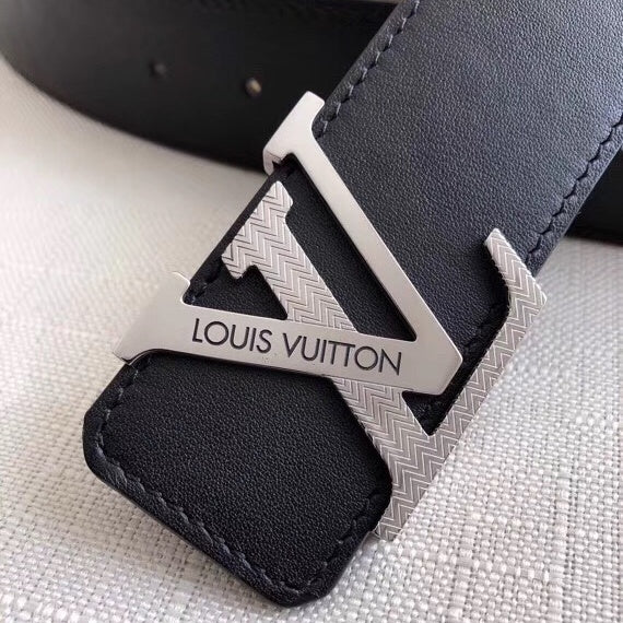 LOUIS VUITTON leather belt