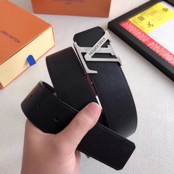 LOUIS VUITTON leather belt