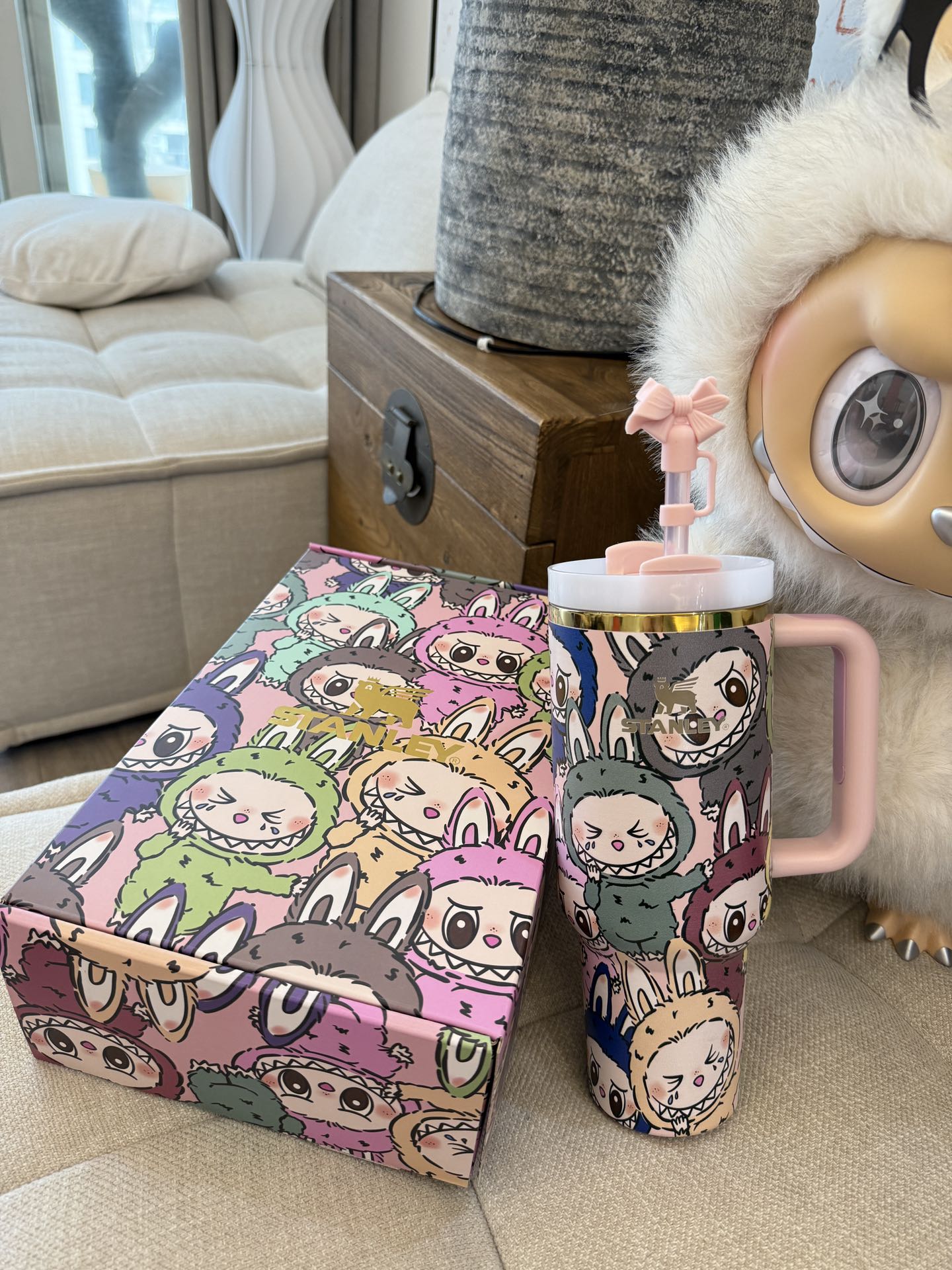 pink, the big head is all over the print 𝐒𝐭a𝐧𝐥𝐞𝐲✖ Labub co-branded straw cup 40oz Water Bottle Labubu Macaron Monsters Tumbler