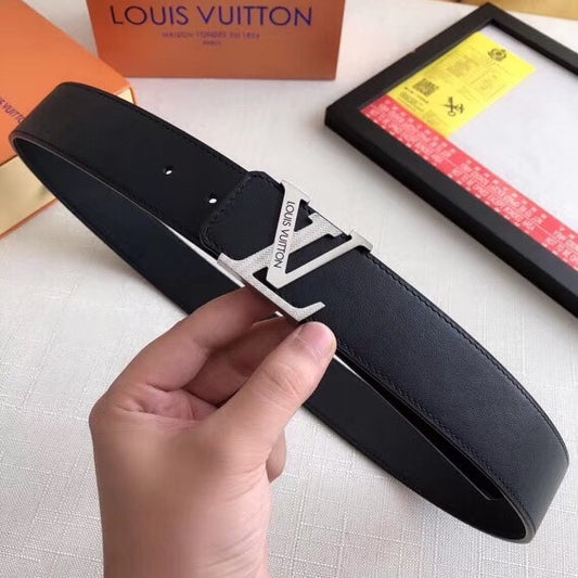 LOUIS VUITTON leather belt