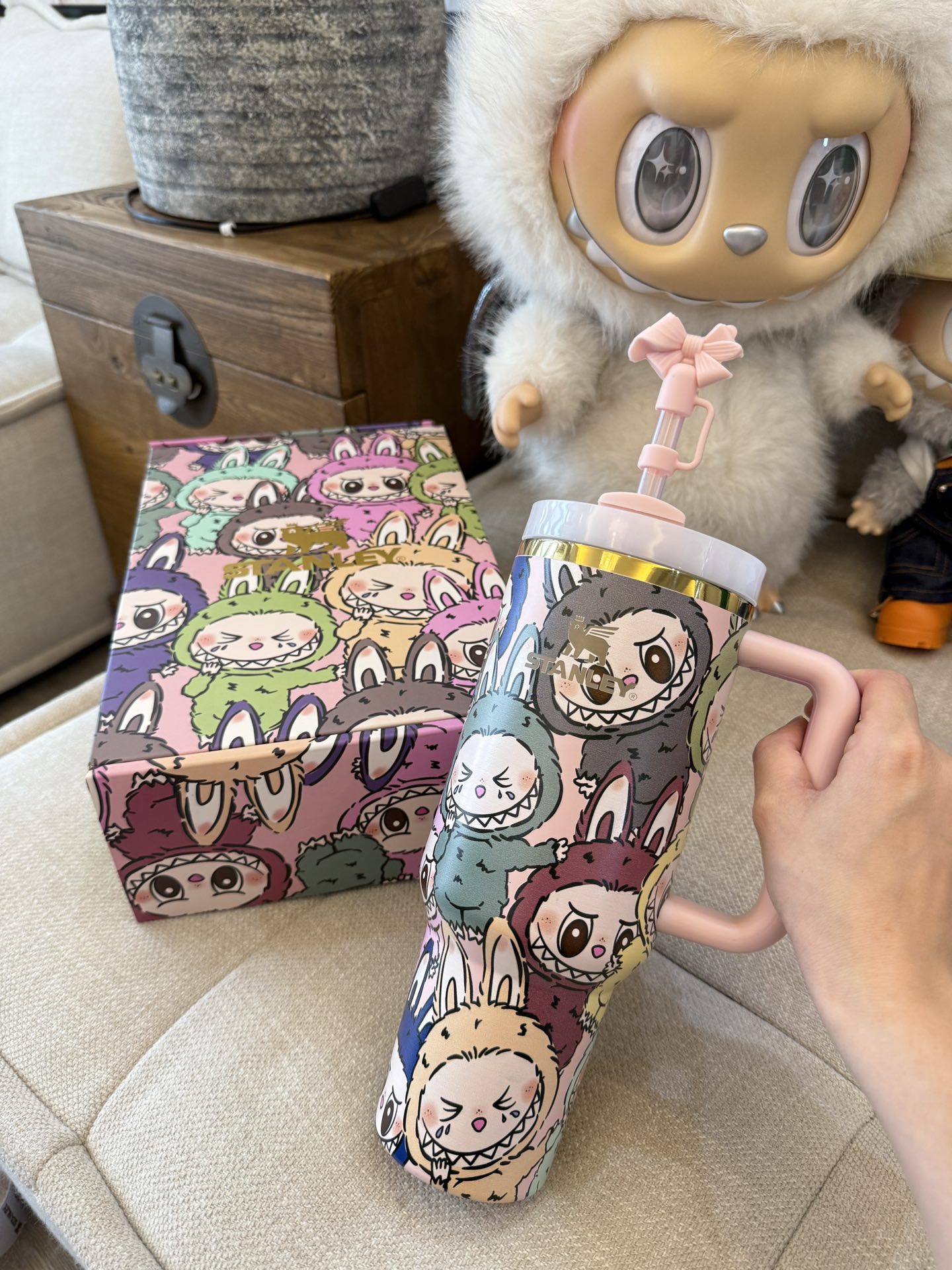 pink, the big head is all over the print 𝐒𝐭a𝐧𝐥𝐞𝐲✖ Labub co-branded straw cup 40oz Water Bottle Labubu Macaron Monsters Tumbler