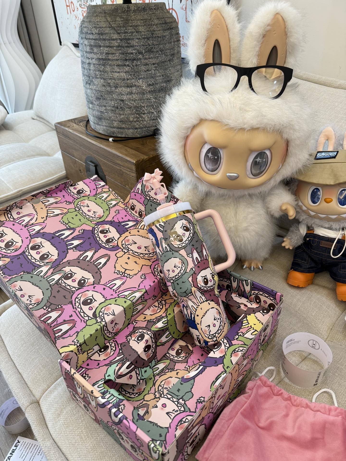 pink, the big head is all over the print 𝐒𝐭a𝐧𝐥𝐞𝐲✖ Labub co-branded straw cup 40oz Water Bottle Labubu Macaron Monsters Tumbler