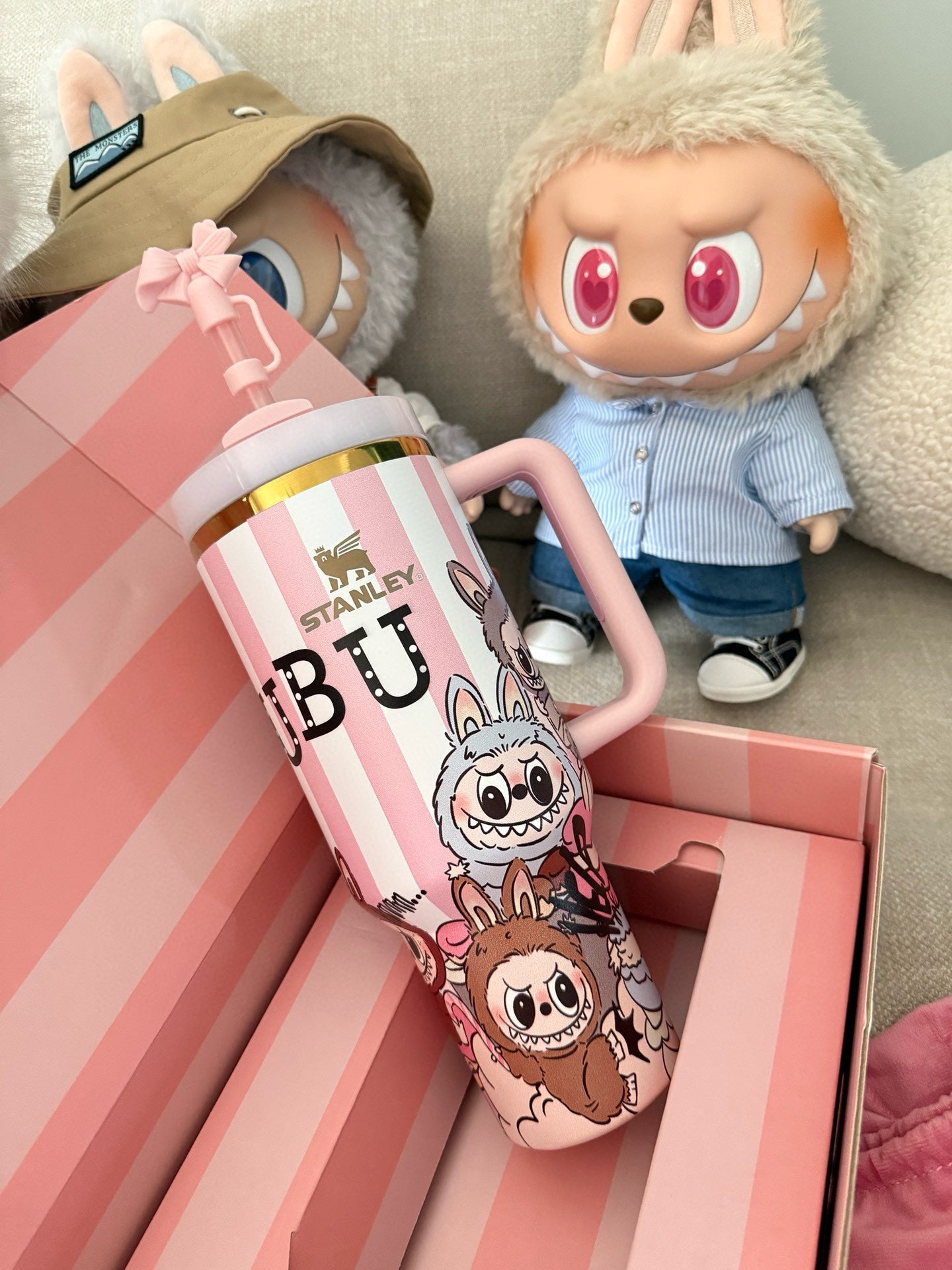 Three colors are available 𝐒𝐭a𝐧𝐥𝐞𝐲✖️ Labub co-branded straw cup 40oz Water Bottle Labubu Macaron Monsters Tumbler