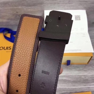 LOUIS VUITTON leather belt