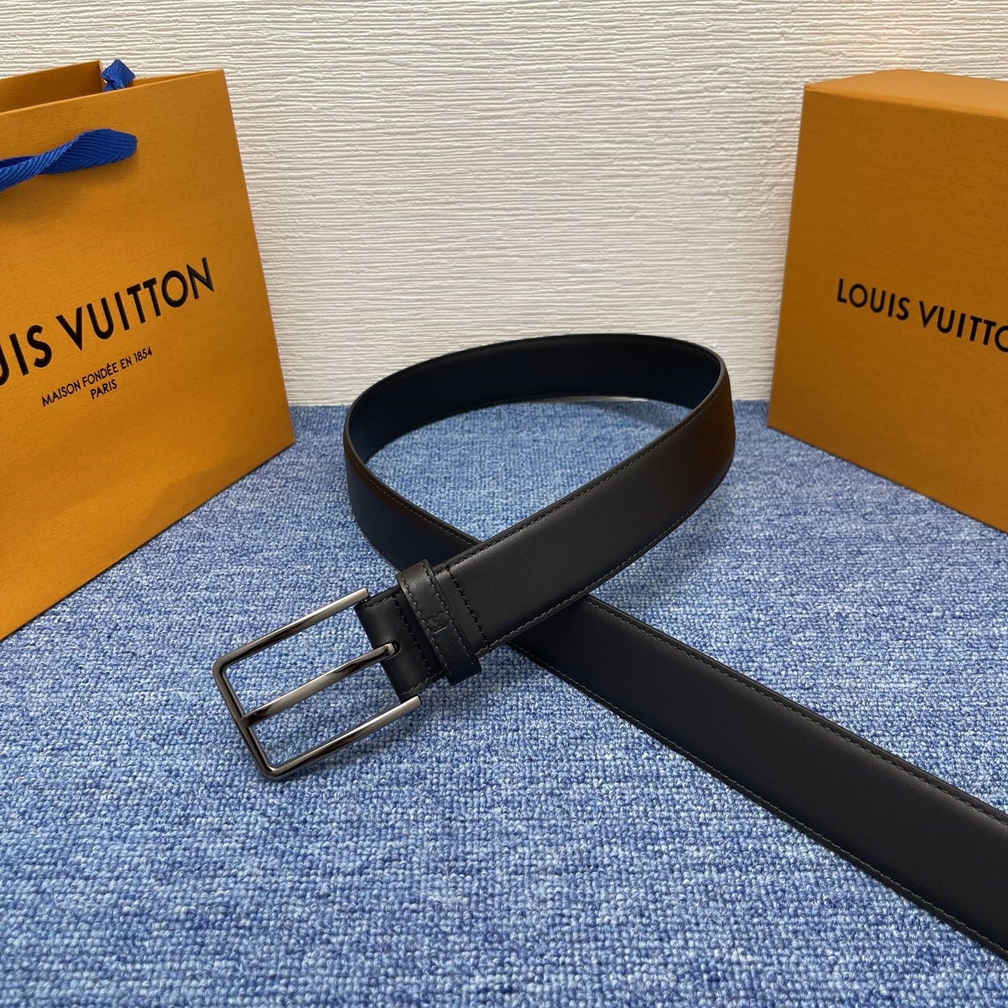 LOUIS VUITTON Leather Belt